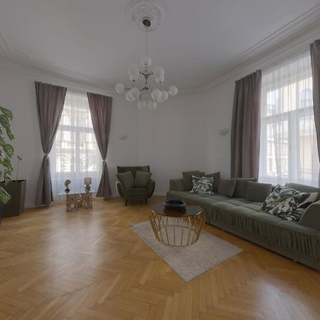 Beautiful Condo At The Old Town Братислава Екстериор снимка