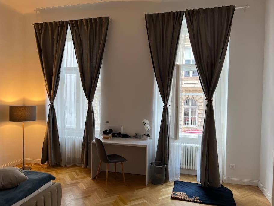 Beautiful Condo At The Old Town Братислава Екстериор снимка