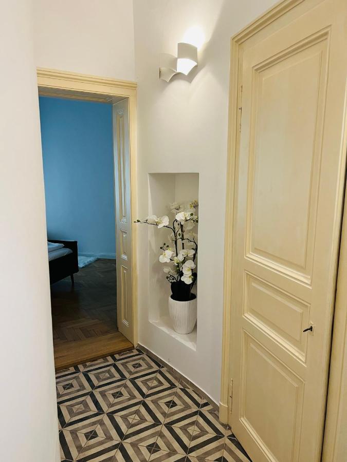 Beautiful Condo At The Old Town Братислава Екстериор снимка