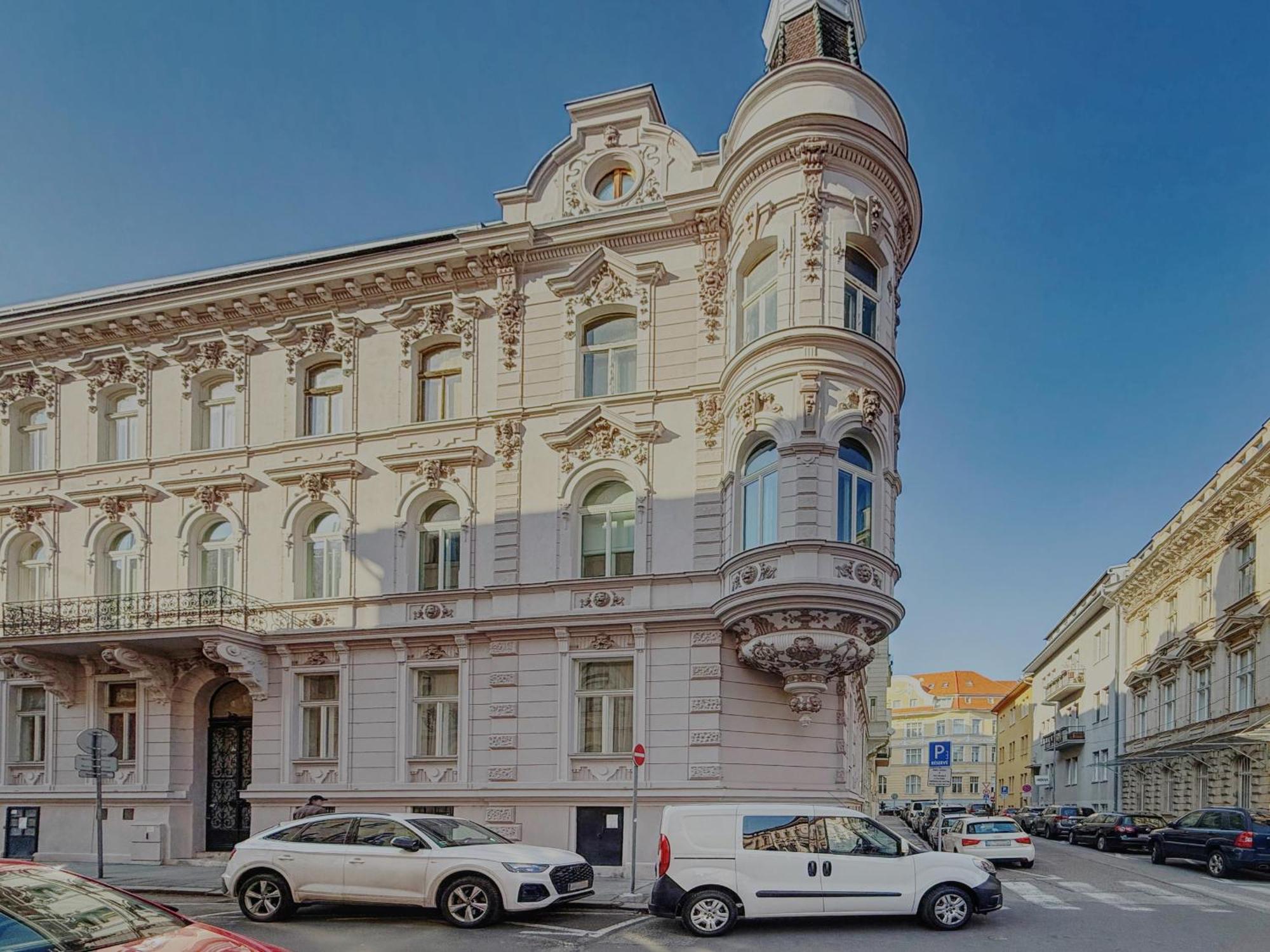 Beautiful Condo At The Old Town Братислава Екстериор снимка