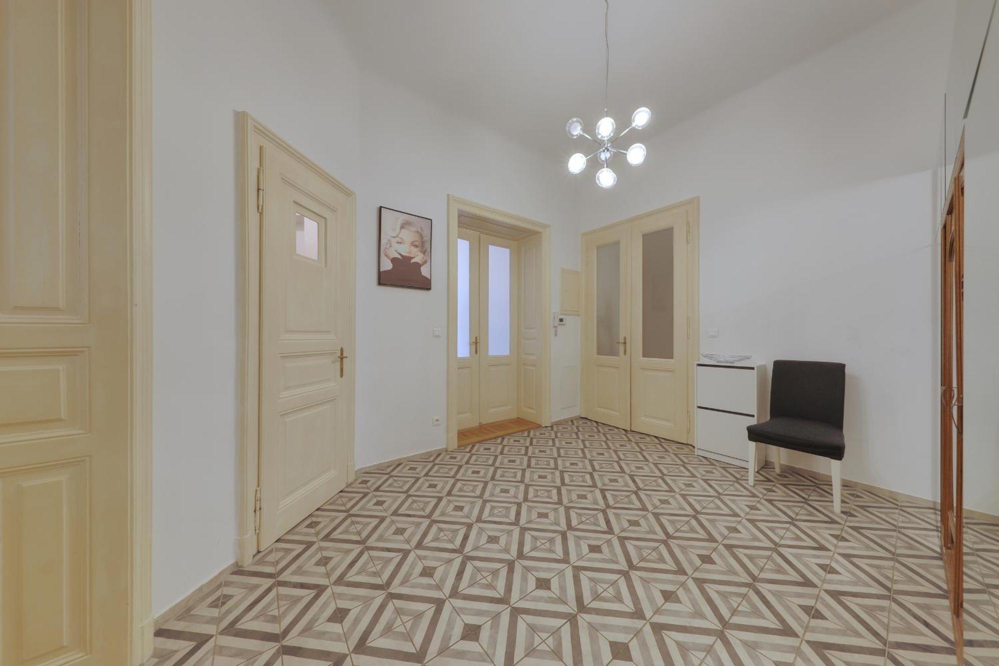 Beautiful Condo At The Old Town Братислава Екстериор снимка
