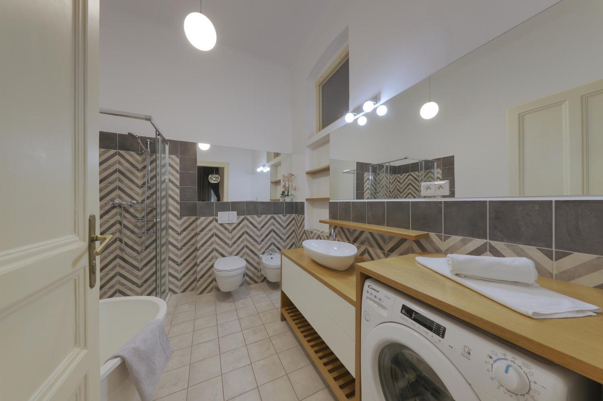 Beautiful Condo At The Old Town Братислава Екстериор снимка