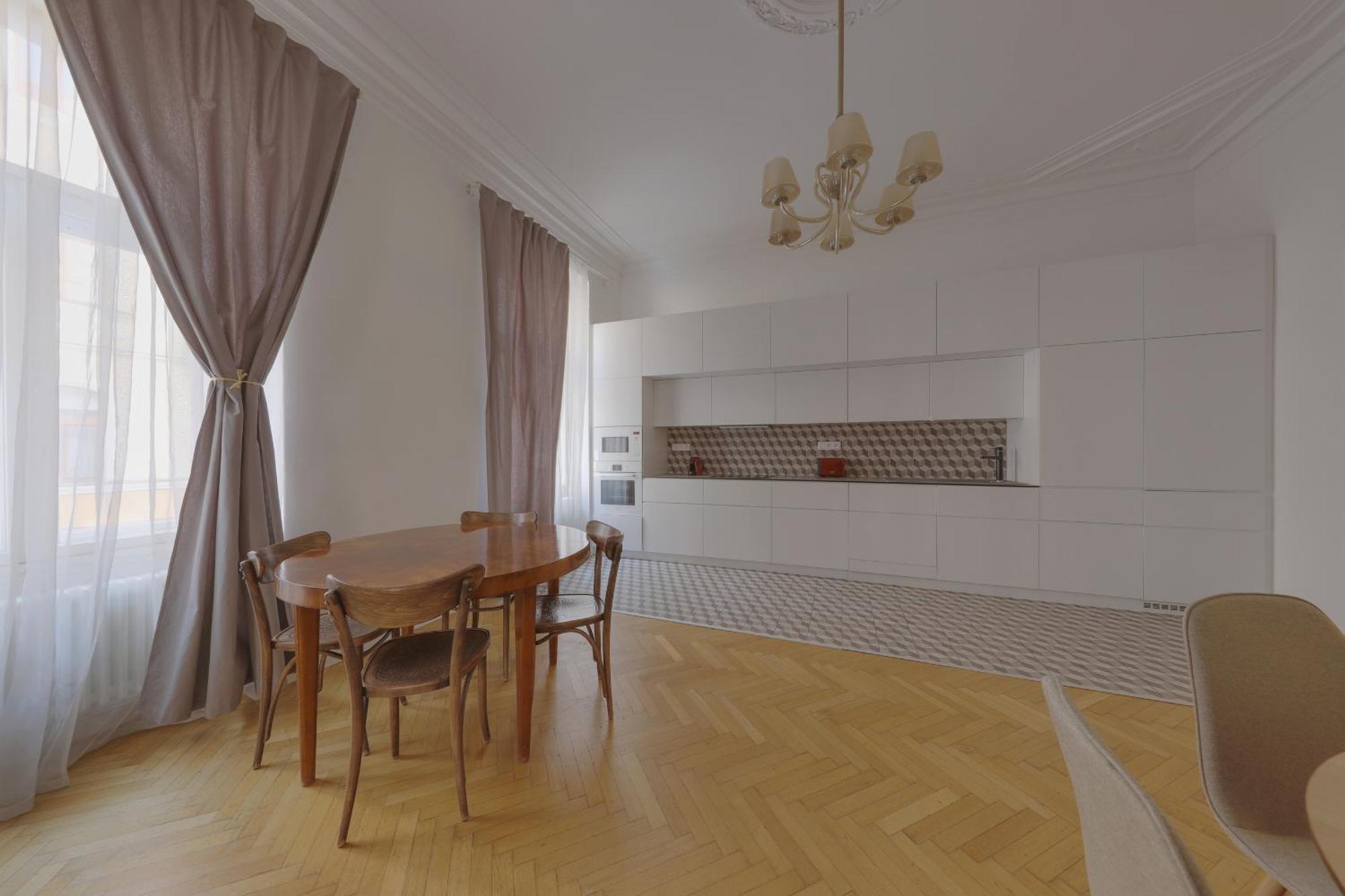 Beautiful Condo At The Old Town Братислава Екстериор снимка
