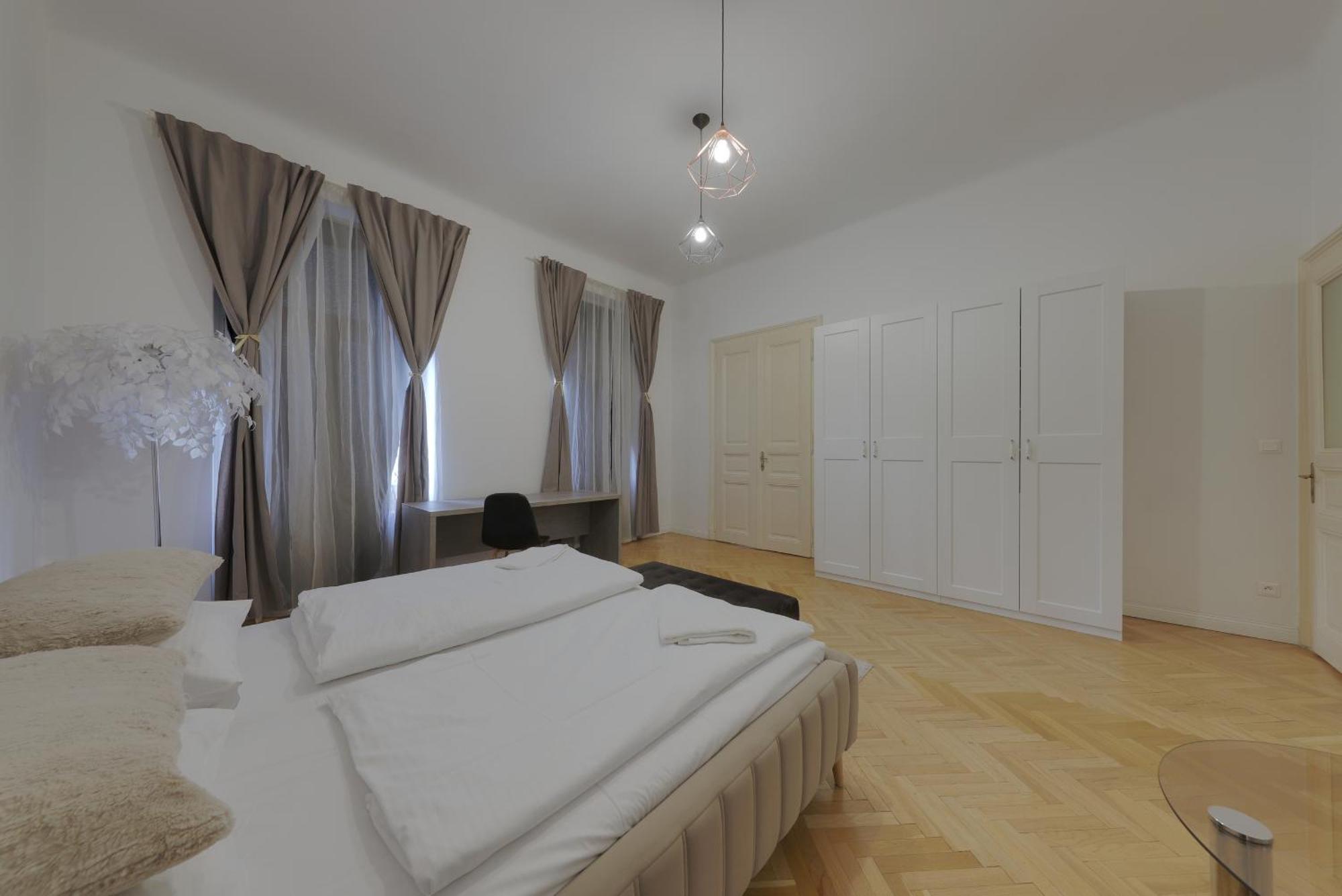 Beautiful Condo At The Old Town Братислава Екстериор снимка