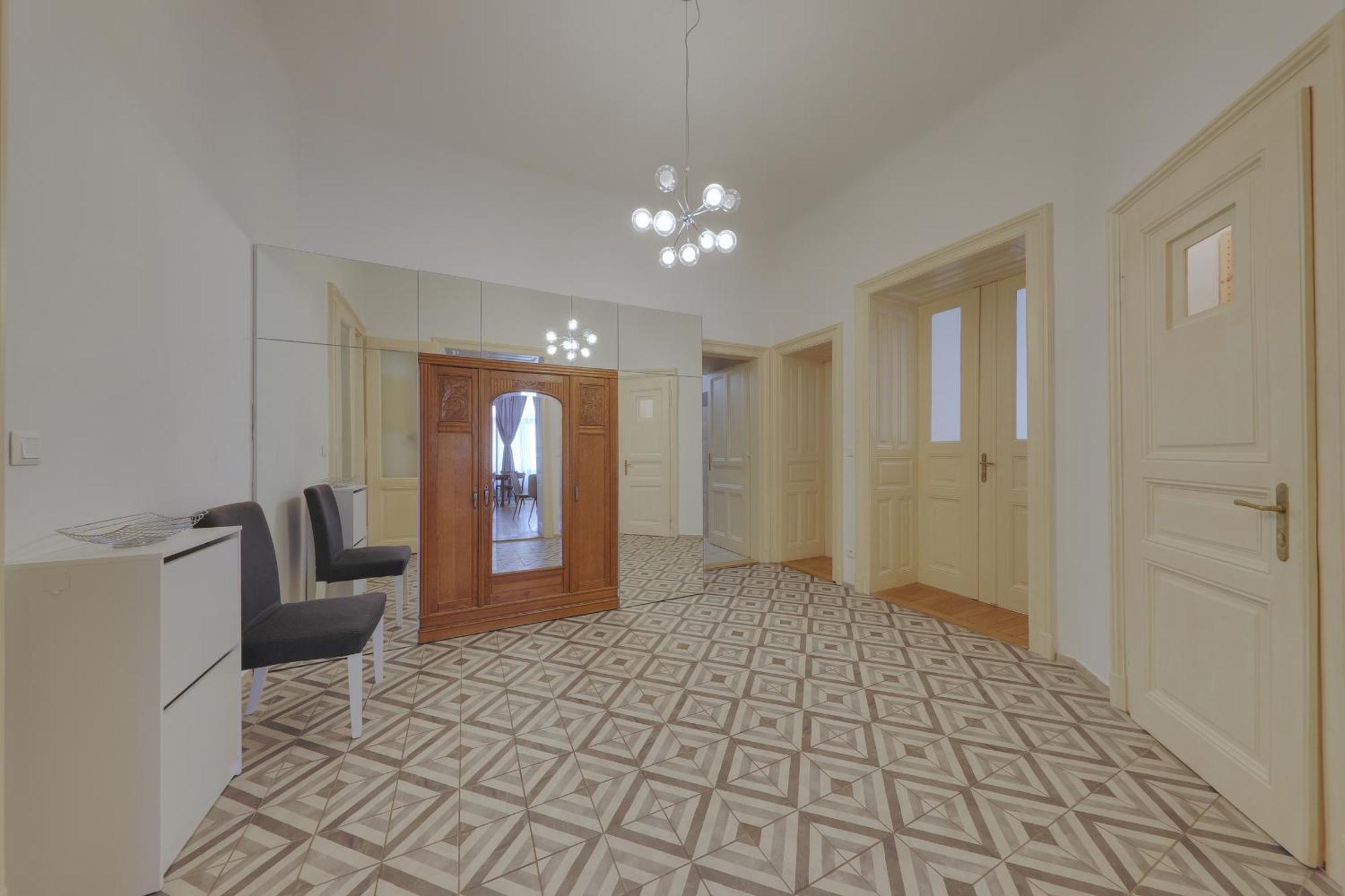 Beautiful Condo At The Old Town Братислава Екстериор снимка