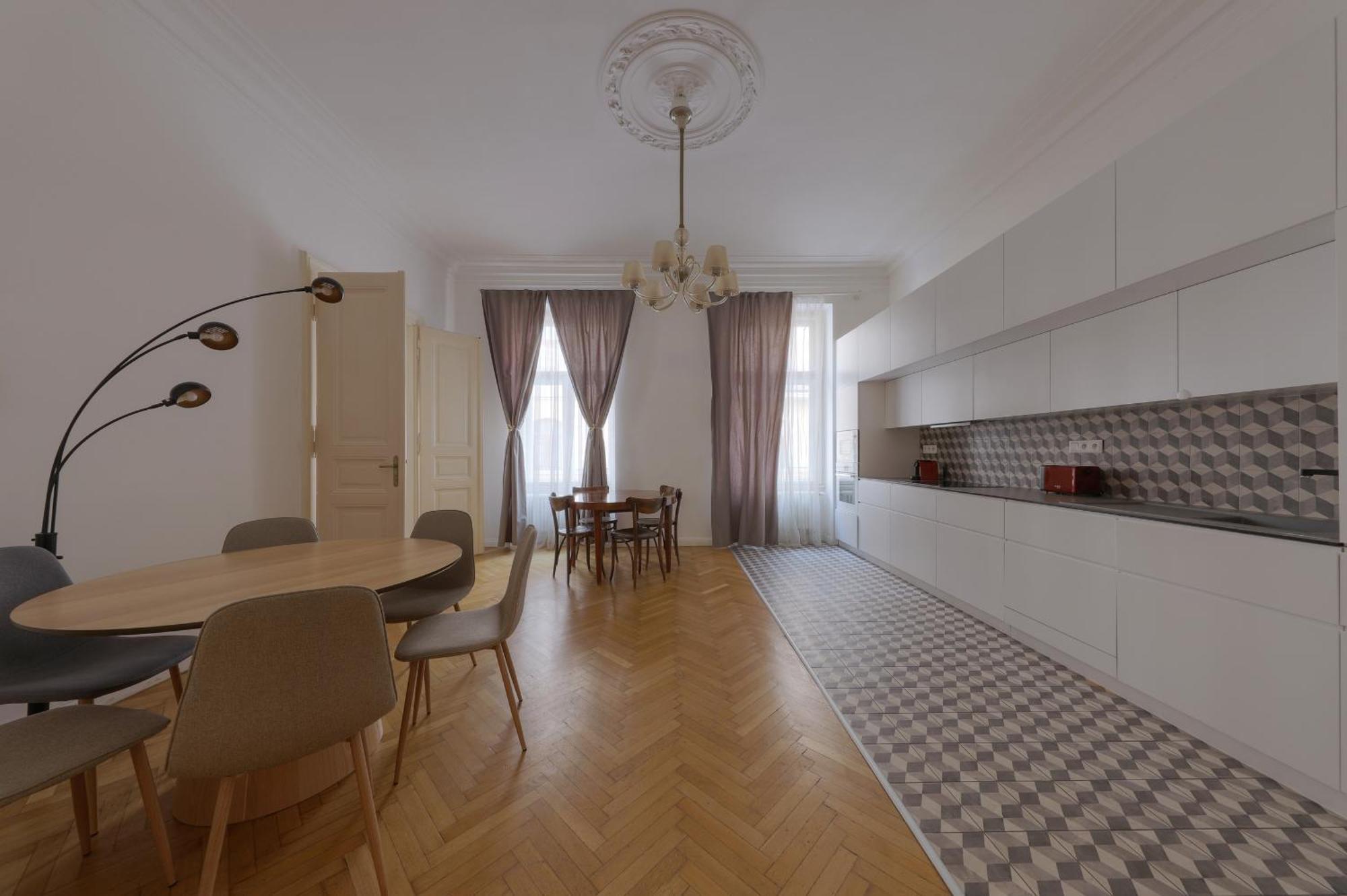 Beautiful Condo At The Old Town Братислава Екстериор снимка