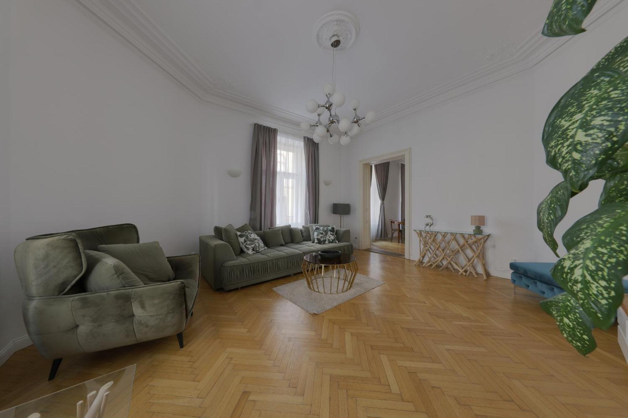 Beautiful Condo At The Old Town Братислава Екстериор снимка