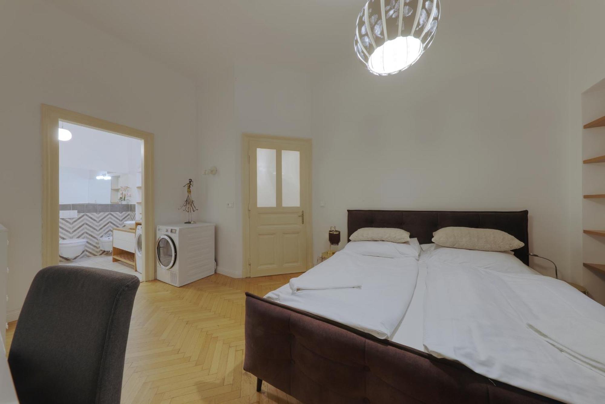 Beautiful Condo At The Old Town Братислава Екстериор снимка