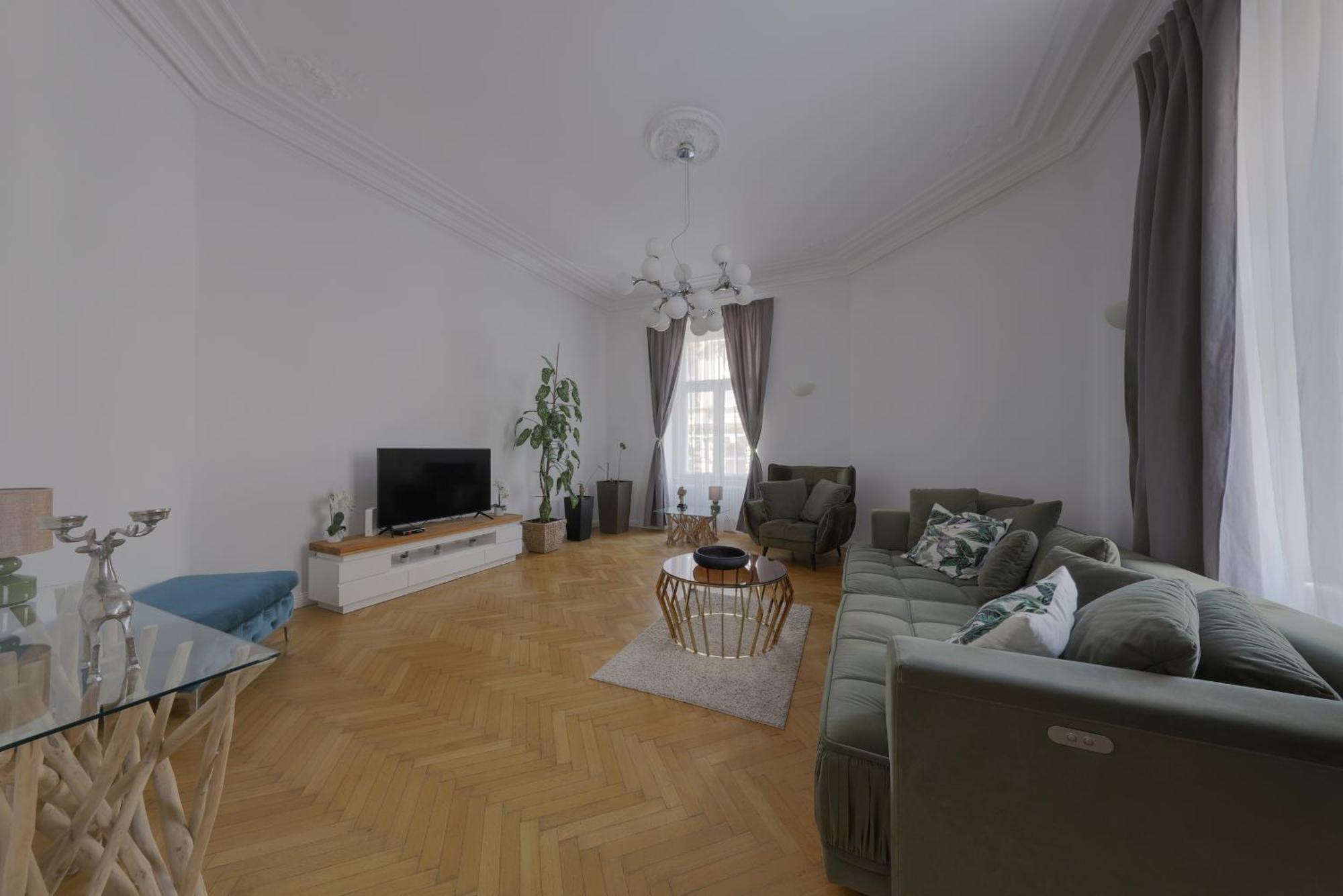 Beautiful Condo At The Old Town Братислава Екстериор снимка