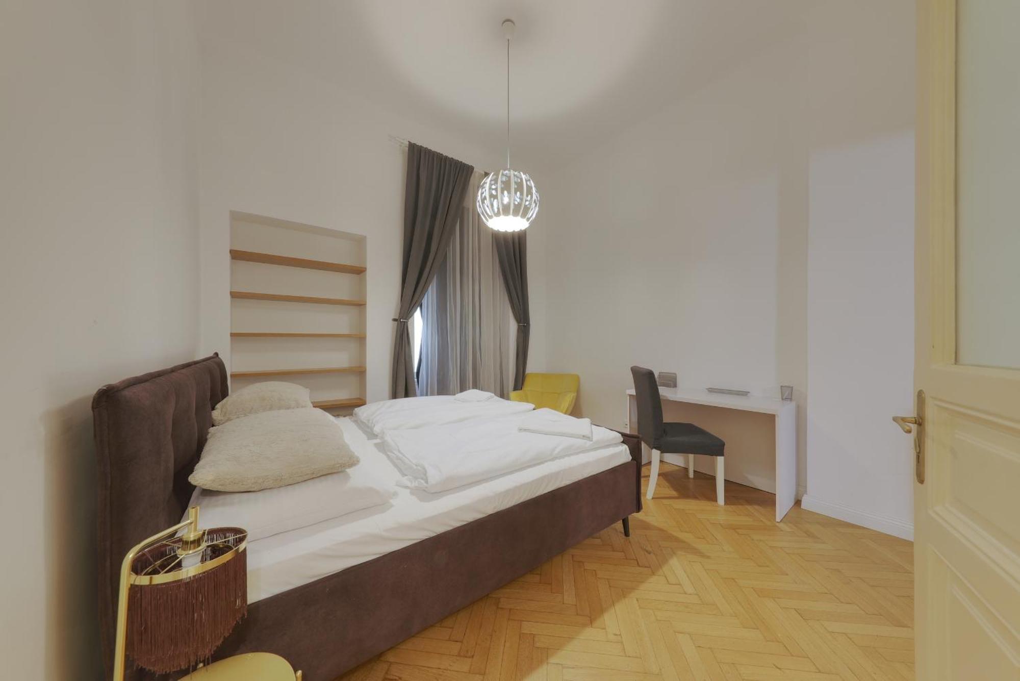 Beautiful Condo At The Old Town Братислава Екстериор снимка