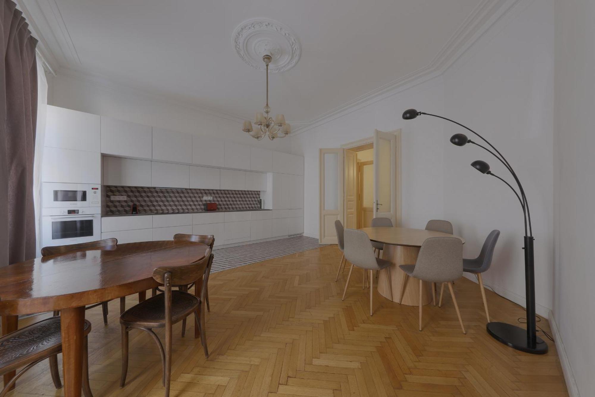Beautiful Condo At The Old Town Братислава Екстериор снимка