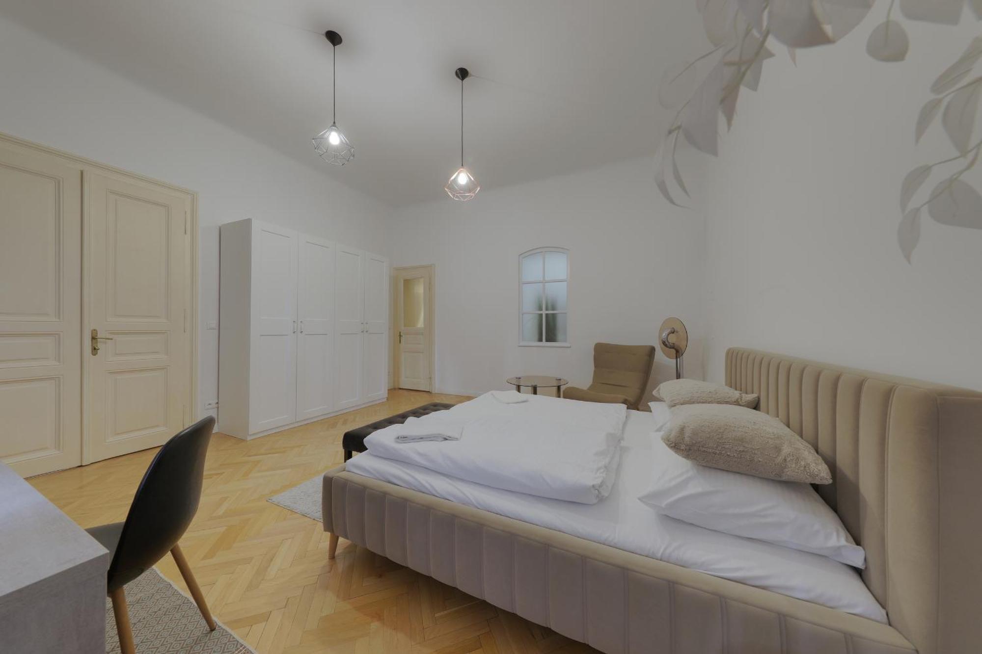 Beautiful Condo At The Old Town Братислава Екстериор снимка