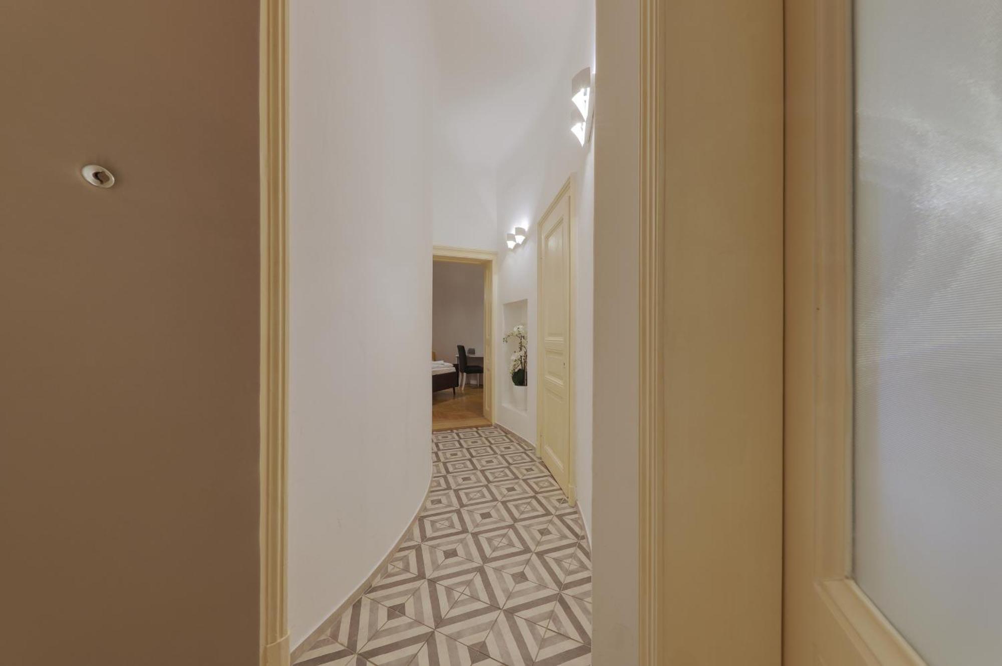 Beautiful Condo At The Old Town Братислава Екстериор снимка