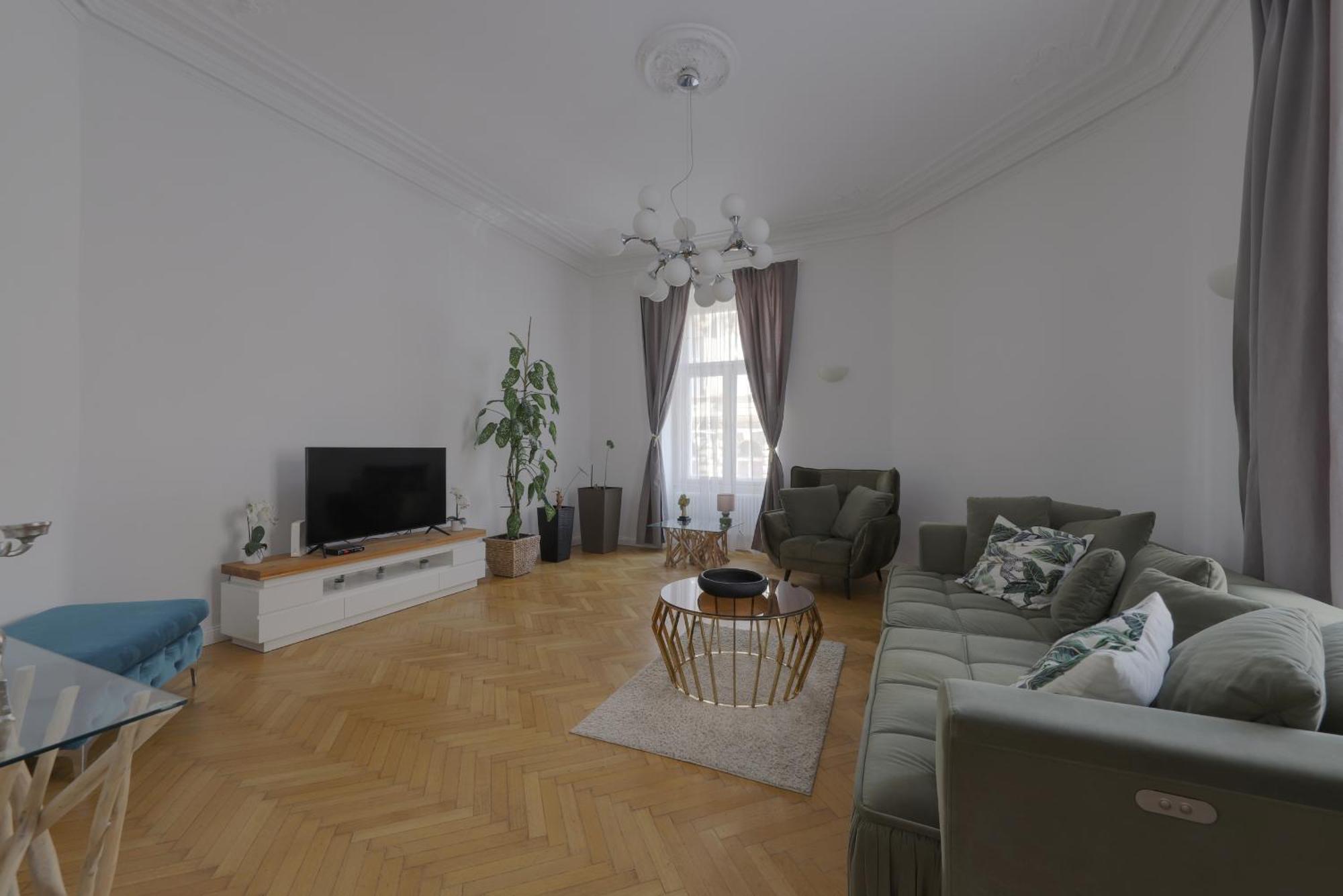 Beautiful Condo At The Old Town Братислава Екстериор снимка