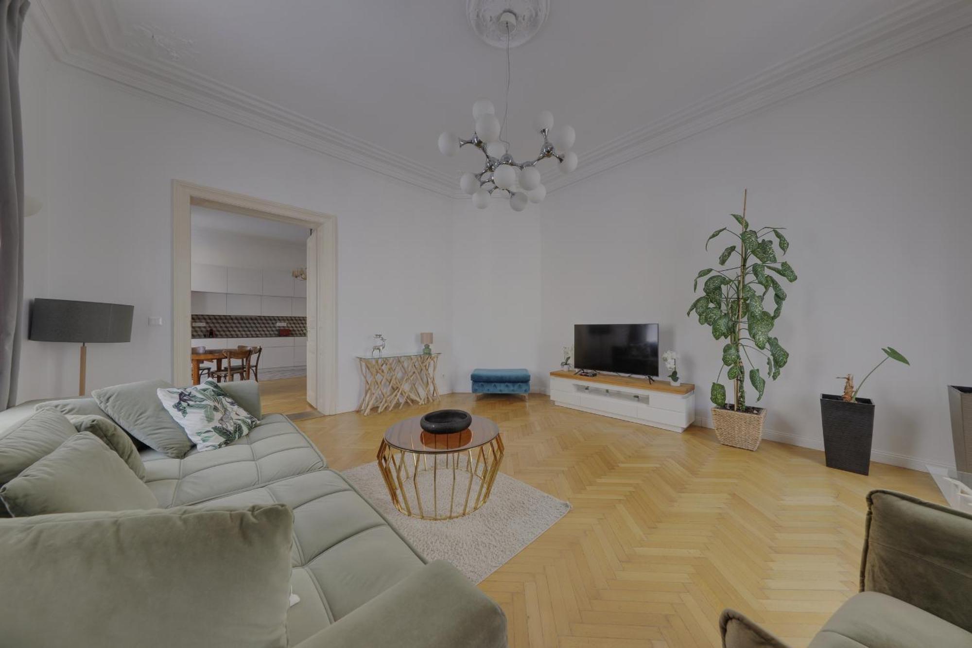 Beautiful Condo At The Old Town Братислава Екстериор снимка
